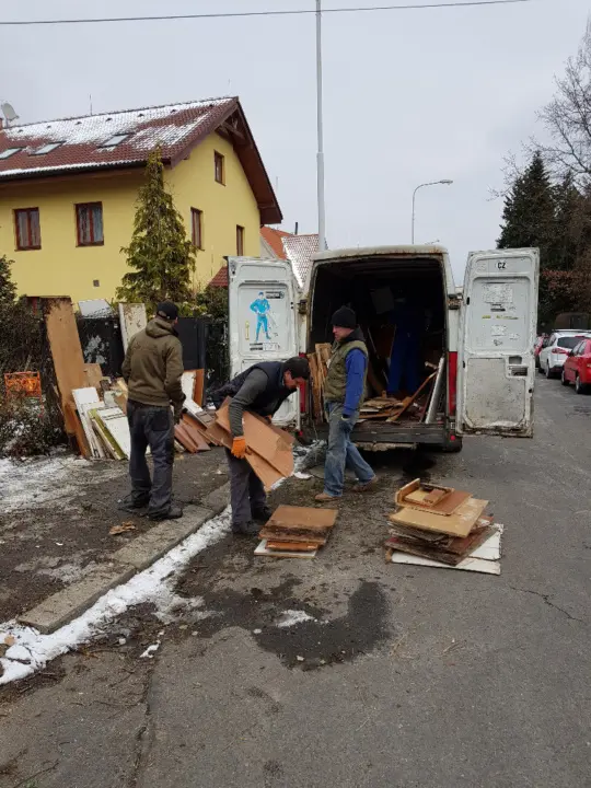 Tým Vyklízení ČR při práci